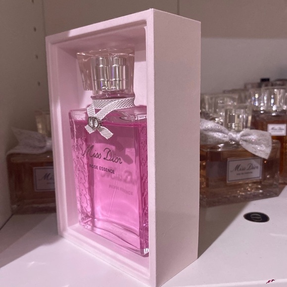 Miss Dior ROSE ESSENCE-Exclusive - Picture 5 of 12